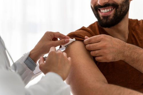 خدمات الحقن في المنزل: رعاية آمنة واحترافية لإعطاء الأدوية في منزلك